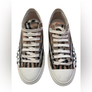 Burberry Nova  Sneakers like new sz 39